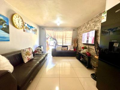 Apartment / Flat For Sale in Woodhaven, Durban