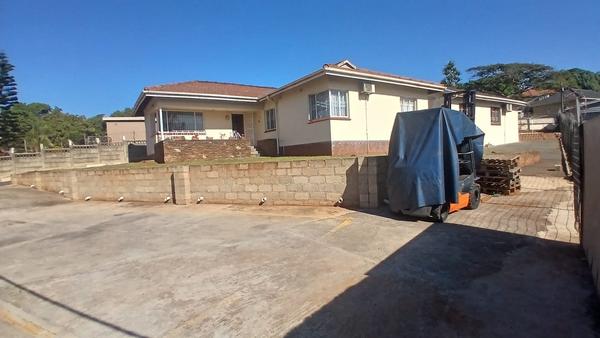 House For Sale in Montclair, Durban